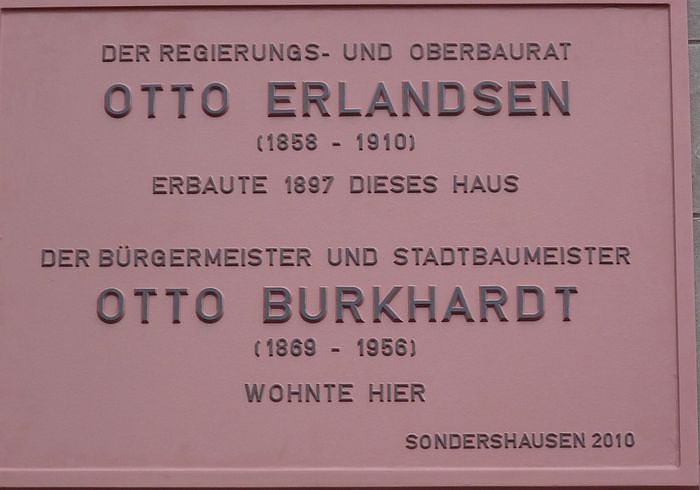 Gedenktafel enth&uuml;llt