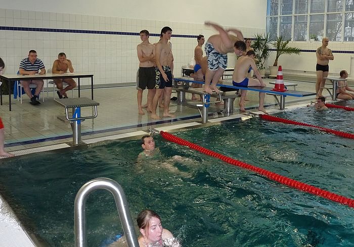 24 Stunden Schwimmen begonnen