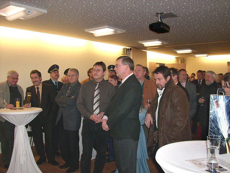 Zahlreiche G&auml;ste im neuen Seminarraum