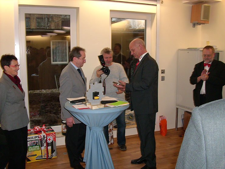 Karl-Heinz Genzel &uuml;bernahm den symbolischen Schl&uuml;ssel