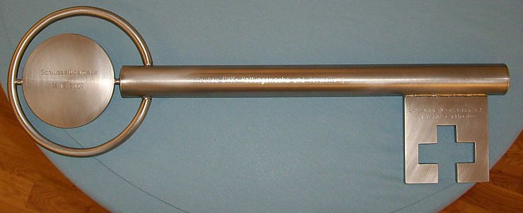 Der symbolische Schl&uuml;ssel f&uuml;r die Rettungswache